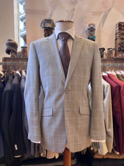 TRAJE DESTALLADO- Modelo 3 Gris claro con cuadro azul